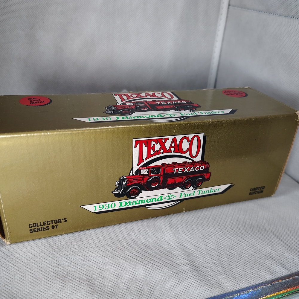 1930 Diamond Texaco Fuel Tanker Medal Die Cast Bank With Key NIB